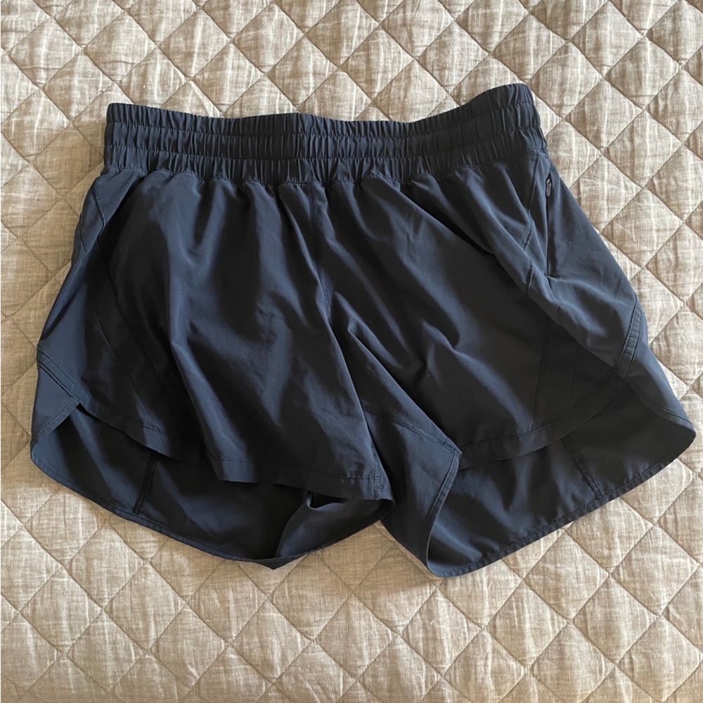 EUC Lululemon Track That Mid Rise 5 in short